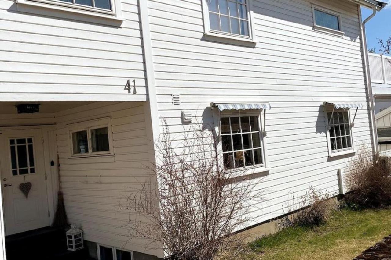 Bynaer Villa V/Ntnu.Garasje Internett, Badstue,Hage Gjøvik Εξωτερικό φωτογραφία